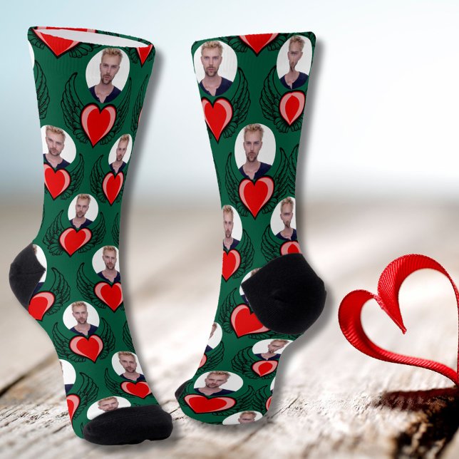 Custom Boyfriend Foto Red Winged Heart Valentine Socken (Von Creator hochgeladen)