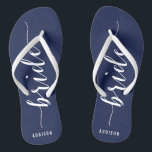 Custom Bride Navy Blue Wedding Party Flip Flops<br><div class="desc">Custom Bride einfache marineblaue Hochzeitsfeier Flip Flops mit schlanken Gurten und anpassbarem Text - Sie können Bride's Namen hinzufügen</div>