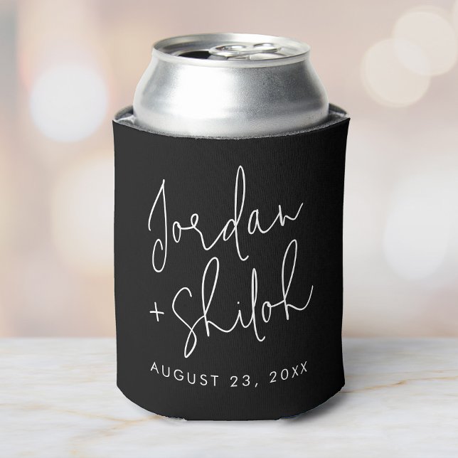 Custom Calligraphy Wedding Elegant Names Dosenkühler (A black can with cooler featuring custom names date in white modern script on a soft background.)