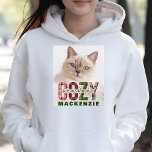 Custom Christmas Cosy Season Foto & Name Hoodie<br><div class="desc">Erstellen Sie Ihr eigenes, personalisiertes Weihnachts-Gemütliches Foto & Name Hoodie. Die Anpassung ist sehr einfach, fügen Sie Ihr Haustier, Hund oder Katz Foto und fügen Sie Ihren Namen oder erstellen Sie ein einzigartiges Geschenk für Ihre Lieben. Herren's Basic Hooded Sweatshirt Genießen Sie den Komfort dieses warmen und toasty unisex Pullover...</div>
