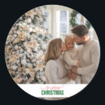 Custom Christmas Family Foto Runder Aufkleber<br><div class="desc">Feiern Sie dieses Jahr mit einem einzigartigen Sake,  der perfekt für Familien und Liebhaber von Haustieren ist.</div>