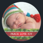 Custom Christmas Peace Liebe Joy Foto Sticker<br><div class="desc">Schöne Peace Liebe Weihnachten Urlaub Joy Foto Sticker mit Evergreens und ein rotes Band mit weißer Spitze geschmückt.</div>