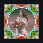 Custom Christmas Red Green Wedding Jubiläum Magnet<br><div class="desc">Custom Red Green Weihnachtsstern Hochzeit Foto Magnet Geschenk. Personalisieren Sie dies, indem Sie Ihr eigenes Foto hinzufügen. Die moderne geometrische Sternexplosion mit leuchtend roten und leuchtenden Farben umgibt das Foto der Braut, des Bräutigams oder des glücklichen Paares. Eine lustige Dopamindekoration personalisierte Geschenke, um sich in Ihrer Küche oder in der...</div>