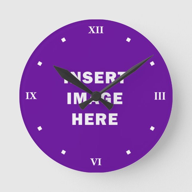 Custom Clock Template with White Roman Numerals Runde Wanduhr (Vorderseite)