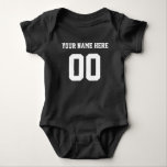 Custom Color/Name Baby Sports Black Jersey Strampler<br><div class="desc">Zeigen Sie mit diesem Custom Color/Name Baby Jersey Bodysuit den sportlichen Stil Ihres kleinen Champions. Dieses Design verfügt über einen Sportmotiv-Bodysuit mit Leerzeichen, um ihn mit Ihrem Namen und Ihrer Nummer anzupassen. Auf der Rückseite des Bodysuit steht "Little Champ", kann aber nach Ihren Bedürfnissen geändert werden. Dieses Design ist vollständig...</div>