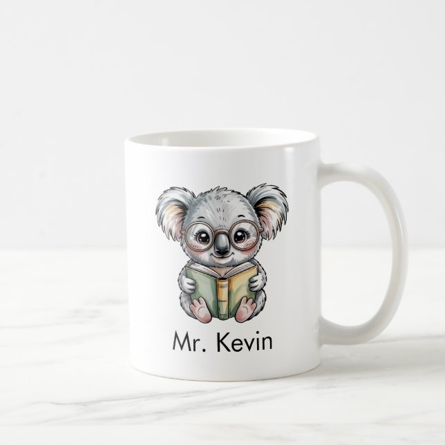 Custom Cute Baby Koala Reading a Book Kaffeetasse (Rechts)