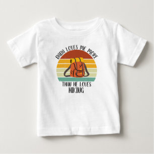 CUSTOM Dada Lieben mir mehr als die Lieben Wandern Baby T-shirt
