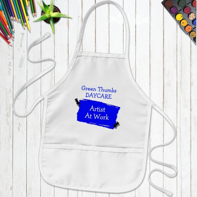 Custom Daycare Artist Blue Scrap Paper Buttone Art Kinderschürze (Easily personalize this kids apron for a gift or special occasion like art classes. )