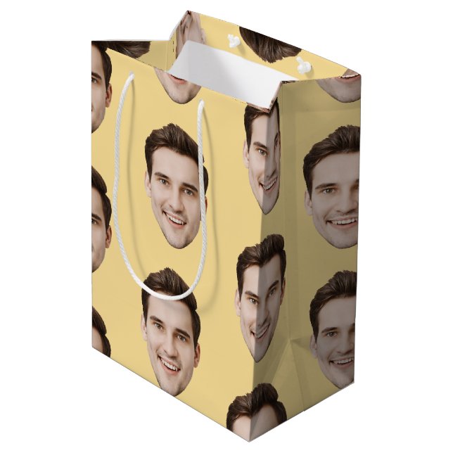 Custom Face Personalisiert Birthday Hochzeit Party Mittlere Geschenktüte (Rückseite Schrägansicht)