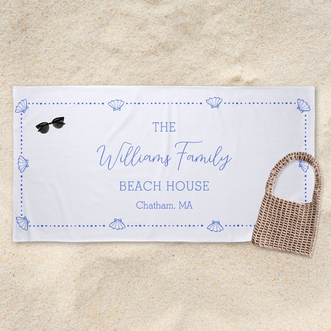 Custom Family Beach House Coastal Blue Muschel Chi Strandtuch (Von Creator hochgeladen)