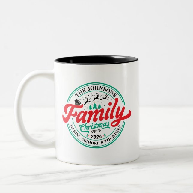 Custom Family Christmas Group Matching Name Year Zweifarbige Tasse (Links)