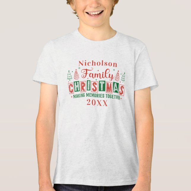Custom Family Name Red Green Weihnachten Tri-Blend Shirt (Vorderseite)