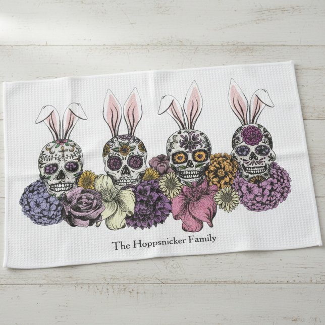 Custom Family Name Sugar Skull Bunnies Ostergesche Geschirrtuch (Sugar Skull Bunny Kitchen Towel for Easter. Colorful Calavera with Rabbit Ears Illustration in Black)