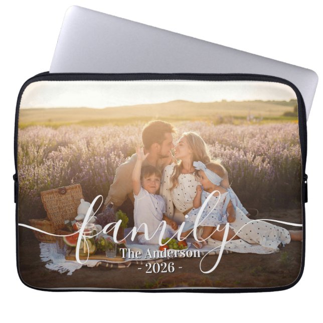 Custom Family Photo -Personalized Last Name & Year Laptopschutzhülle (Vorderseite)