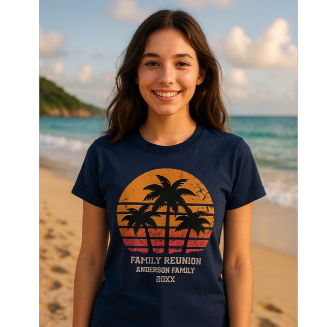 Custom Family reunion matching summer vibe  T-Shirt (Von Creator hochgeladen)