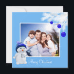 Custom Family & Snowman auf Sky Blue Christmas<br><div class="desc">Eigene Familie,  weiße Pine mit blauen Weihnachtsbällen und niedlichem Schneemann auf himmelblauer Weihnachtsgrüße.</div>