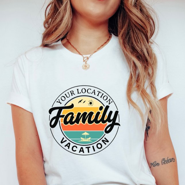 Custom Family Vacation; Retro Summer City Badge T-Shirt (Von Creator hochgeladen)