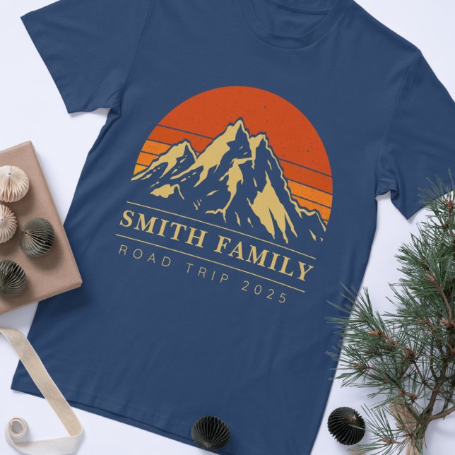 Custom Family Wiedersehen Road Trip Mountain Sunse T-Shirt (Von Creator hochgeladen)