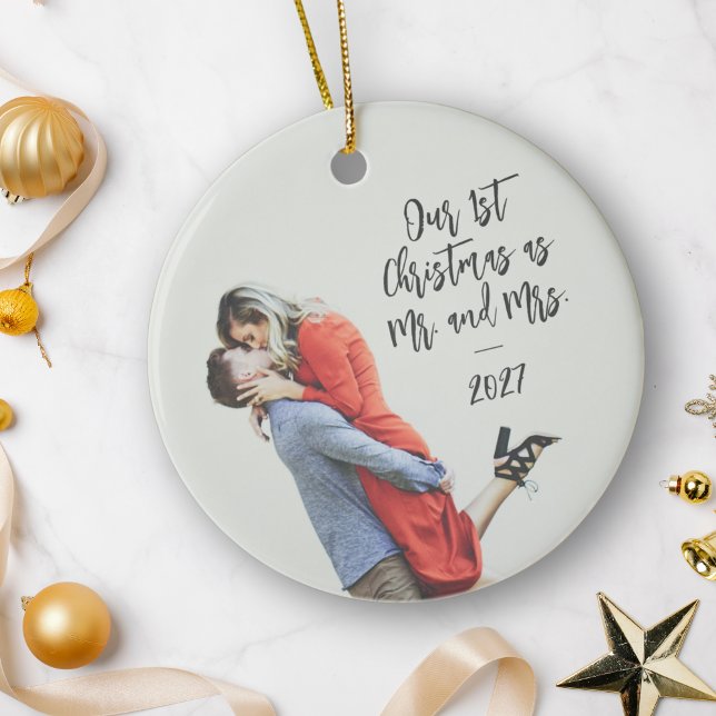 Custom First Christmas Mr. und Mrs. Foto Overlay Keramik Ornament (Von Creator hochgeladen)
