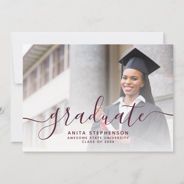 Custom Foto Burgundy Script Graduation Party Einladung (Vorderseite)