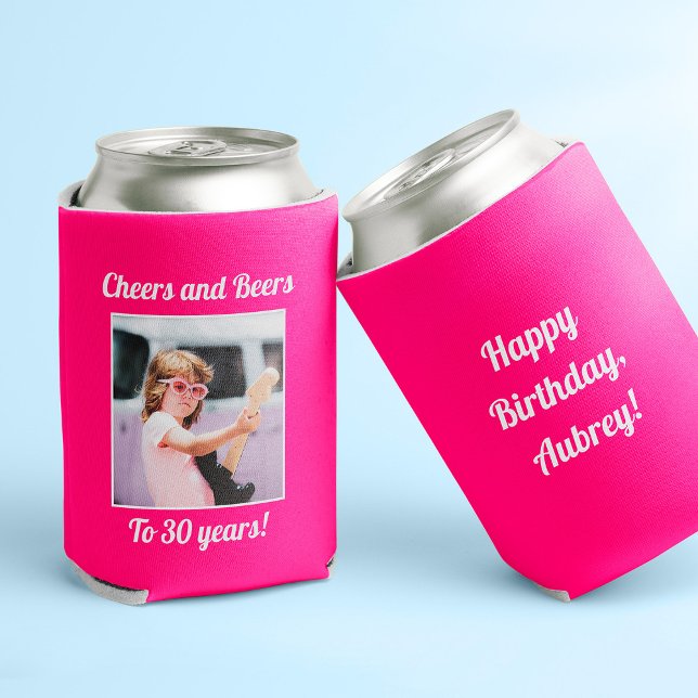 Custom Foto Funny Cool 30. Geburtstag Dosenkühler (Two pink can holders; one reads "Happy Birthday, Aubrey!" + the other a photo and "cheers and beers")
