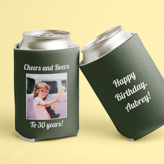 Custom Foto Funny Cool 30. Geburtstag Dosenkühler (Two green can holders; one reads "Happy Birthday, Aubrey!" + the other a photo and "cheers and beers)