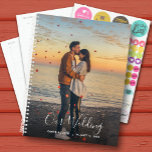 Custom Foto Hochzeitsplaner Planer<br><div class="desc">Hochzeitsplaner mit Ihrem Lieblings-Foto auf der Vorderseite - personalisiert mit Ihren Details in schicken Schriften. Der Planer beinhaltet monatliche und wöchentliche Layouts,  12 Monate,  60 Seiten mit laminierten Soft Cover vorne und hinten.</div>