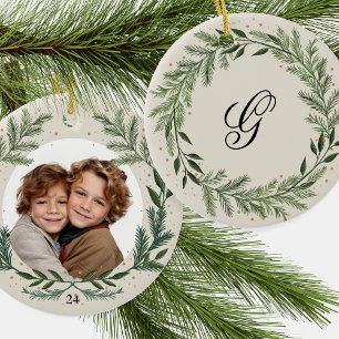 Custom Foto Monogram Pine Kranz Weihnachtsgeschenk Keramik Ornament