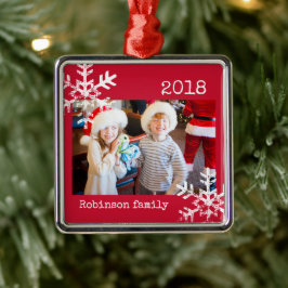 Custom Foto Red Ornament with Snowflakes Aus Metall