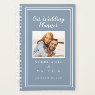 Custom Foto Simple Dusty Blue White Chic Hochzeit Planer