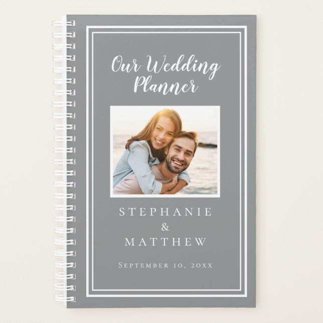 Custom Foto Simple Trendy Gray White Chic Wedding Planer (Vorderseite)
