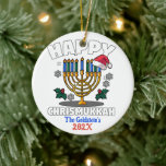 Custom Funny Happy Chrismukkah Happy Hanukkah Keramik Ornament<br><div class="desc">Suchen Sie nach großen Geschenken für Chrismukka,  Weihnachten oder Hanukkah? Karo diesen Artikel und unsere komplette Sammlung von lustigen,  einzigartigen personalisierten Gegenständen für diese besondere Person in deinem Kreis.</div>