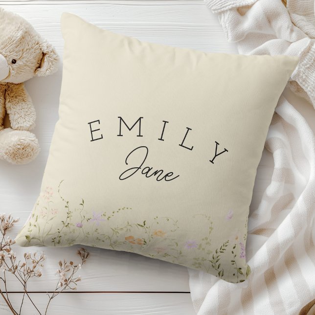 Custom Girls Name Sign Wildflower Nursery Decor Kissen (Baby Girl Name Pillow Wildflower Nursery Decor)