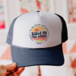 Custom Girls Trip Group Matching Summer Vacation Truckerkappe<br><div class="desc">Der T - Shirt "Girls on the Loose" ist die perfekte Uniform für Ihren 2025 Girls Trip,  Bachelorette Bash oder Wochenendaufenthalt. Dieses Tee eignet sich perfekt für Fotos,  Strandspaziergänge,  Weintouren oder einfach nur für ein stilvolles Chaos.</div>