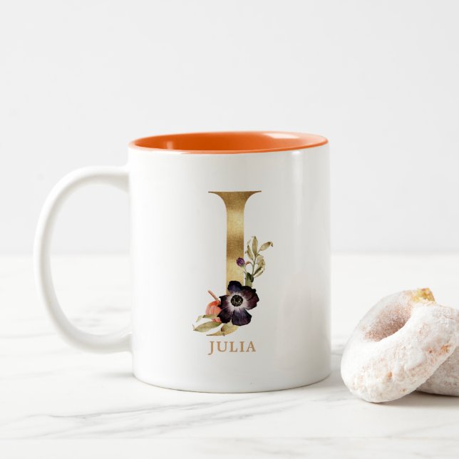 Custom Gold Alphabet J Monogram | Floral Pumpkin Zweifarbige Tasse (Mit Donut)