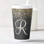 Custom Gold Glitzer Black Sparkgram Monogram Milchtasse<br><div class="desc">Dieses elegante,  latte Tasse-Design mit hübsch vergoldetem Glitzer auf schwarz gebürstetem metallischem Hintergrund ist einfach zu personalisieren.</div>