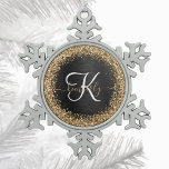 Custom Gold Glitzer Black Sparkgram Monogram Schneeflocken Zinn-Ornament<br><div class="desc">Dieses angesagte und elegante Ornament-Design mit hübschem goldglänzenden Glitzer auf schwarz gebürstetem metallischem Hintergrund ist einfach zu personalisieren.</div>