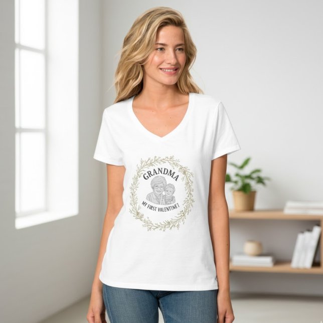 Custom "GRANDMA" Photo Collage Design - Heartwarmi T-Shirt (Von Creator hochgeladen)