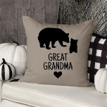 Custom Great Oma Geschenk Großkind Bear Greige Thr Kissen<br><div class="desc">Sie suchen das perfekte Geschenk für diese Großmutter in Ihrem Leben? Schauen Sie sich nur unser personalisiertes Urgroßmama-Geschenk an - Bären werfen Kissen mit Namen! Diese weichen und kuscheligen Kissen sind eine wunderbare Möglichkeit, um Ihre Wertschätzung für alles, was sie für Sie getan hat, zu zeigen und sie machen das...</div>