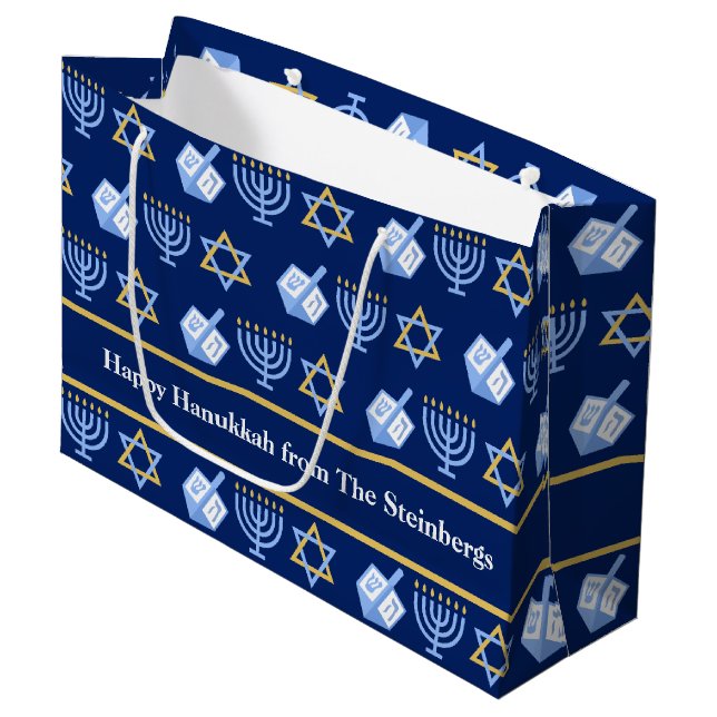 Custom Hanukkah Blue Menorah Dreidel Muster Große Geschenktüte (Vorderseite Schrägansicht)