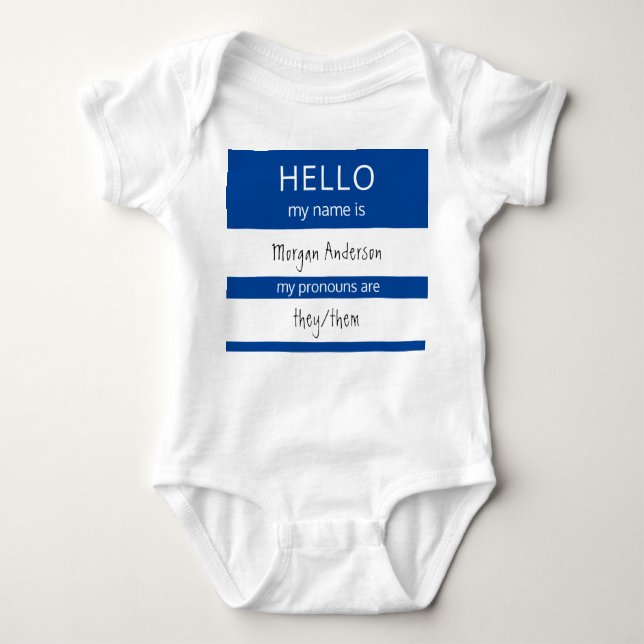 Custom HELLO Mein Name Pronouns ist Abzeichen Baby Strampler (Vorderseite)
