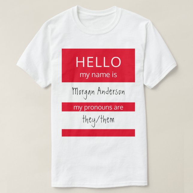 Custom HELLO Mein Name Pronouns ist Abzeichen T-Shirt (Design vorne)
