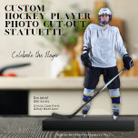 Custom Hockey Player Acrylic Fotoskulptur<br><div class="desc">Die Energie und Leidenschaft des Hockeys mit einer personalisierten Acrylfotoskulptur vereinen! Diese maßgeschneiderte Statuette verwandelt Ihr Foto in einen auffallenden Sake, der perfekt zum Gedenken an Errungenschaften, zur Präsentation Ihres Lieblingssportlers oder zum Geschenken an Hockeyfans geeignet ist. Beginnen Sie damit, den Hintergrund Ihres Fotos mit kostenlosen Online-Tools zu entfernen, um...</div>