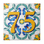 Custom House Number floral Sizilien Keramik Tile Fliese<br><div class="desc">Die mediterranen Fliesen,  die von den jüngsten Modesammlungen von Dolce & Gabbana populär gemacht wurden,  sind der Inbegriff des sizilianischen Luxus. Diese Kachel ist mit Schnörkeln,  Blumenmotiven und Bändern geschmückt und verkörpert Eleganz und Raffinesse.</div>