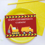 Custom Kids Dump Truck Red Boys Geburtskarte<br><div class="desc">Cooler, maßgeschneiderter Bagger und Müllwagen Happy Geburtstagskarte für einen Jungen, der gelbe Baufahrzeuge in schwarz und gelb Liebe. Vergnügen rote Fahrzeugkarte für Kinder, die Liebe von Autos und LKWs. Passen Sie den Namen Ihres Kindes unter dem schwarz-gelben Warnstreifen-Band mit einer personalisierten Geburtstagsnachricht an, die auch ihren Namen und ihr Alter...</div>