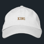 Custom King Modern Cotton Hat mit Elegant Bestickte Baseballkappe<br><div class="desc">Der "King"-Text ist in fett geschriebenen Schriftzügen auf dieser weißen Baumwollkappe bestickt und verleiht ihr ein modernes,  stilvolles Aussehen. Der verstellbare Gurt macht ihn perfekt für jede Kopfgröße und jeden täglichen Verschleiß.</div>