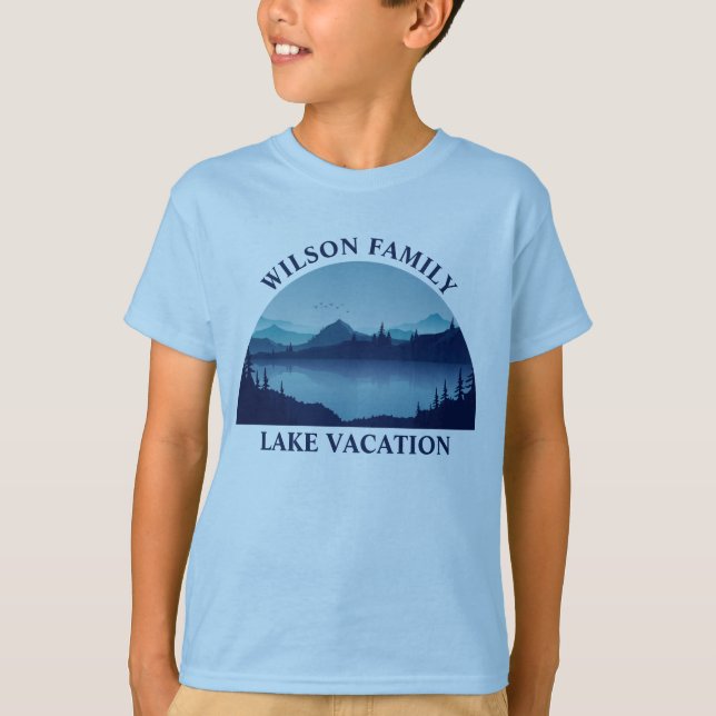 Custom Lake House SommerFamilienurlaub Kinder Blau T-Shirt (Vorderseite)