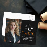 Custom Law School Black Orange Anwältin Vielen Dan Postkarte<br><div class="desc">Eleganter Anwalt in Schwarz und Orange danken Ihnen Postkarten mit den Maßstäben der Gerechtigkeit neben Ihrem Abschluss oder Büro-Foto. Passen Sie diese Anwaltskartons des Dankes an die Jurastube an,  mit einem schicken weißen Drehbuch neben Ihrem Anwaltsfoto.</div>