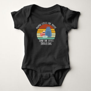 CUSTOM Mama Liebe mir mehr als Lieben auf Reisen Baby Strampler