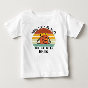 CUSTOM Mama liebt mich mehr als Wandern Baby T-shirt